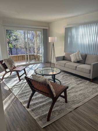 Apartments on Coleman Ave · Menlo Park photo 2