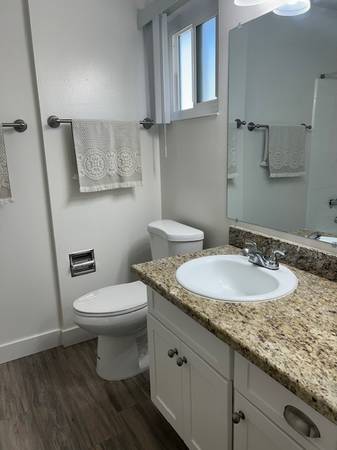 Apartments on Coleman Ave · Menlo Park photo 4
