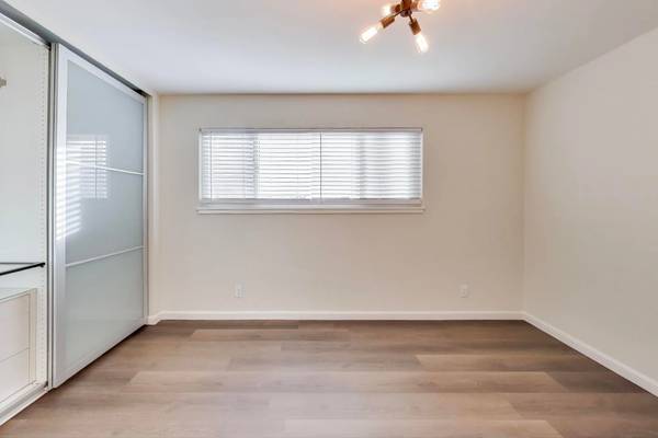 Islander Apartments photo 5