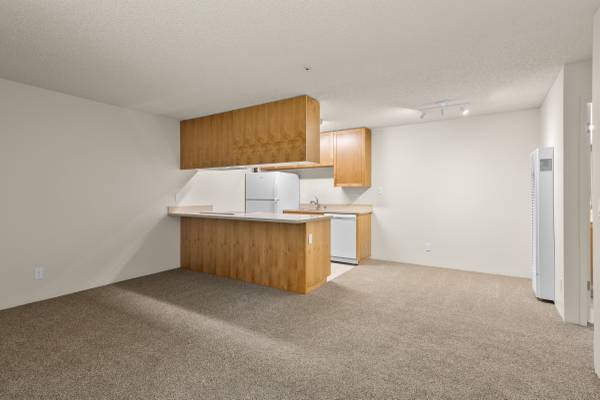 Apartments on Range Ave · Santa Rosa photo 3