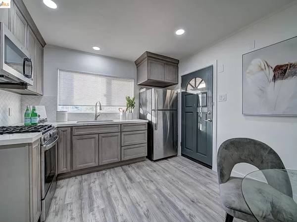 2BR/1BA Other · Oakland photo 3