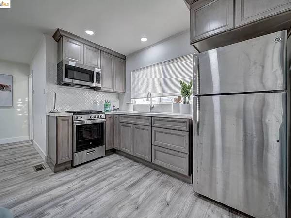 2BR/1BA Other · Oakland photo 4
