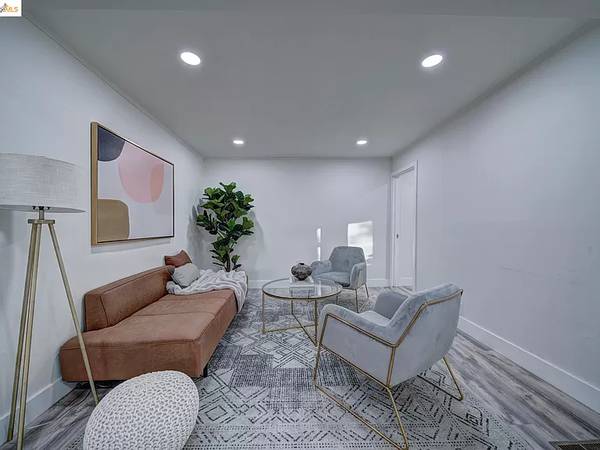 2BR/1BA Other · Oakland photo 5