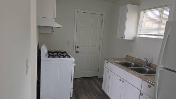 Glen Cove Estates photo 2