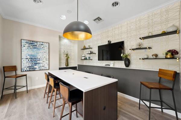 Apartments on E Evelyn Ave · Sunnyvale photo 2