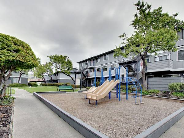 Apartments on 143rd Ave · San Leandro photo 5