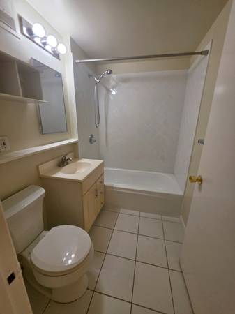 0BR/1BA Apartment on Baker St · San Francisco photo 5
