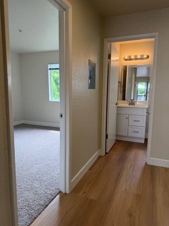 Apartments on North Dutton Ave · Santa Rosa photo 4