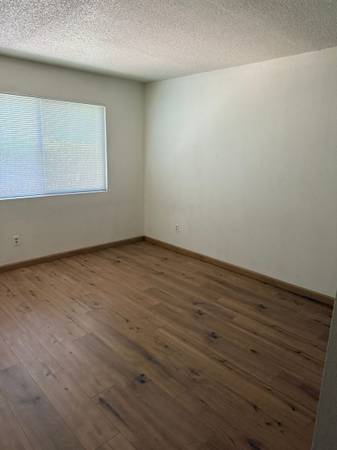 2BR/1BA Condo on Vista View Drive · Cloverdale photo 5