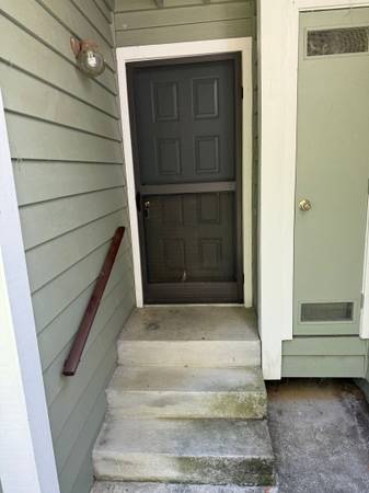 2BR/1BA Condo on Vista View Drive · Cloverdale photo 4