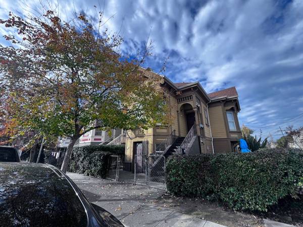 731 Willow St Oakland, CA 94607 photo 3