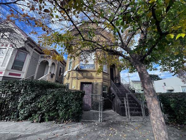 731 Willow St Oakland, CA 94607 photo 2