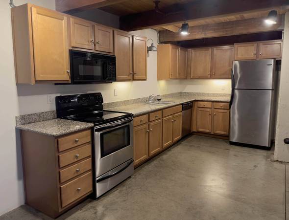 1BR/1BA Loft on Calcot Pl Apt 110 · Oakland photo 3