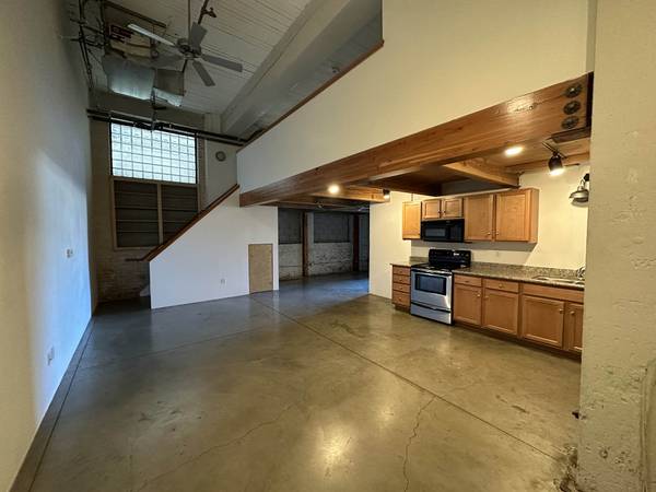 1BR/1BA Loft on Calcot Pl Apt 110 · Oakland photo 2