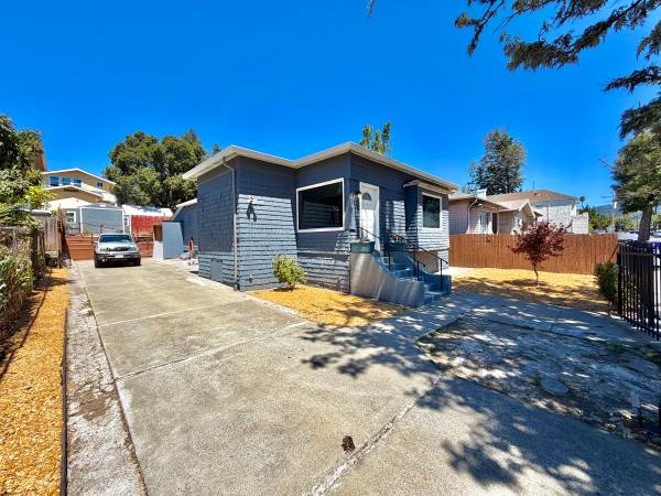 3BR/2BA Single Family House on Coolidge Ave · Oakland photo 3