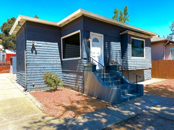 3BR/2BA Single Family House on Coolidge Ave · Oakland photo 2