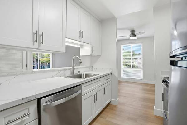 Price Reduced!! Spacious 3bd Luxury Condo Available For Rent In San Mateo Near Downtown, Great Views photo 2