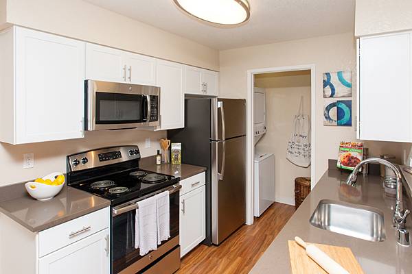 Beautifully Refreshed Home In A Family Neighborhood photo 2