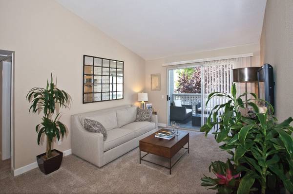 Beautifully Refreshed Home In A Family Neighborhood photo 4