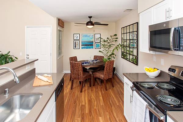 Beautifully Refreshed Home In A Family Neighborhood photo 3