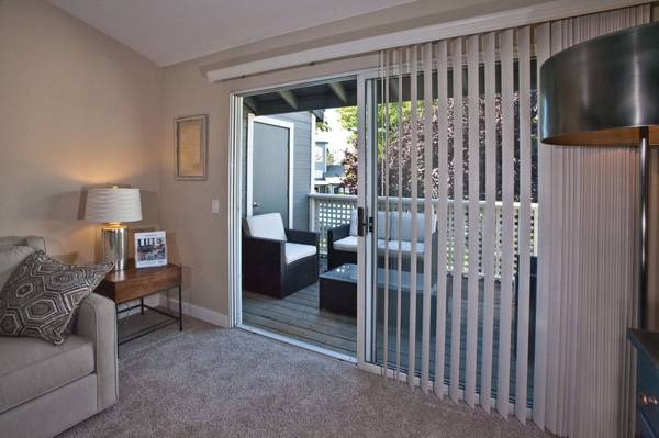 Beautifully Refreshed Home In A Family Neighborhood photo 5