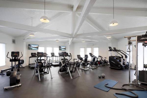 Apartments on Shorepoint Ct · Alameda photo 3