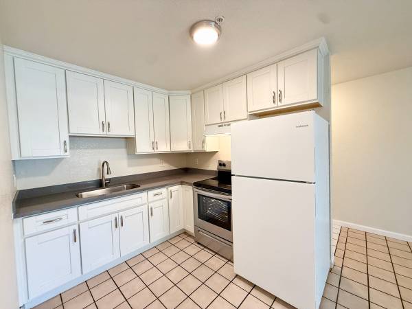 3BR/1BA Apartment on Dixon Street · Hayward photo 4
