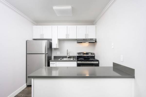 Apartments on South De Anza Boulevard · Cupertino photo 4
