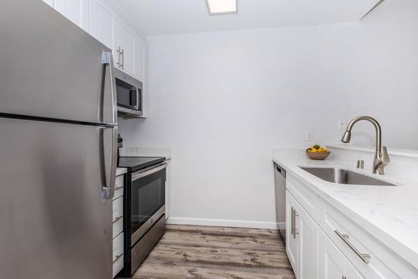 Beautifully Remodeled 2 Bed / 1 Bath Centrally Located San Jose Condo photo 4