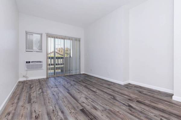 Beautifully Remodeled 2 Bed / 1 Bath Centrally Located San Jose Condo photo 3