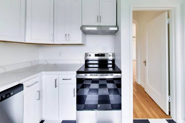 Apartments on Emerson Street Unit · Oakland photo 4