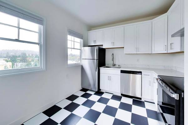 Apartments on Emerson Street Unit · Oakland photo 3