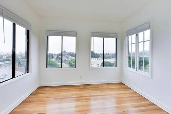 Apartments on Emerson Street Unit · Oakland photo 2