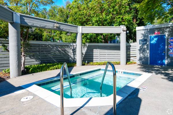 Apartments on Davis Street · San Leandro photo 3