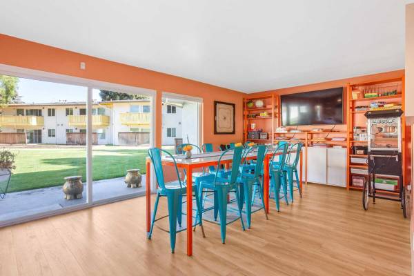 Apartments on Fremont Blvd · Fremont photo 2