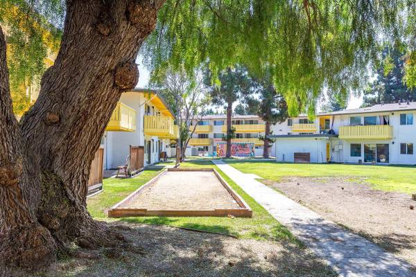 Apartments on Fremont Blvd · Fremont photo 5