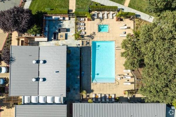 Apartments on Jennings Ave · Santa Rosa photo 2