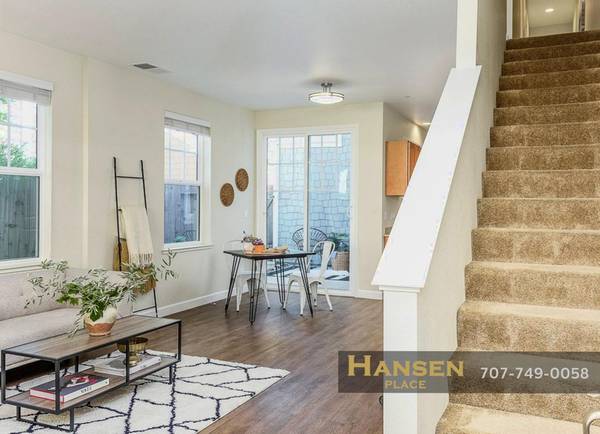 3BR/3BA Townhouse on Hansen Way · Petaluma photo 2