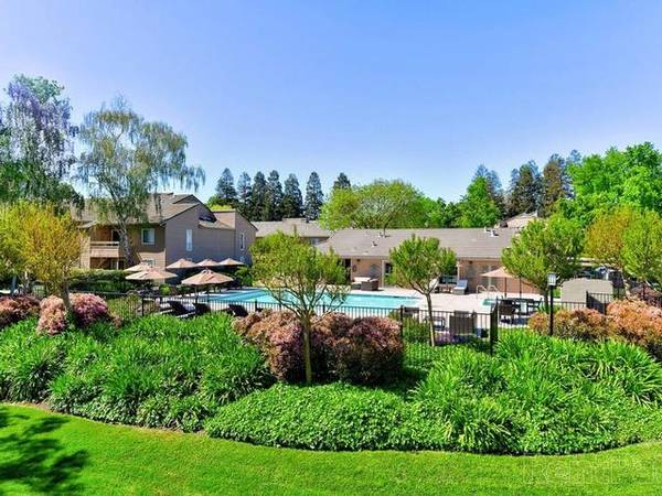 Apartments on Cedar Pointe Loop · Dublin photo 5