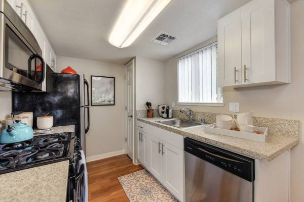 Apartments on Greenbriar Cir · Petaluma photo 2