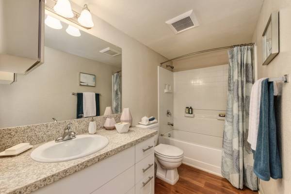 Apartments on Greenbriar Cir · Petaluma photo 4