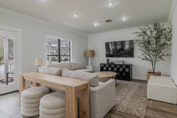 Apartments on N Lake Dr · Dublin photo 3