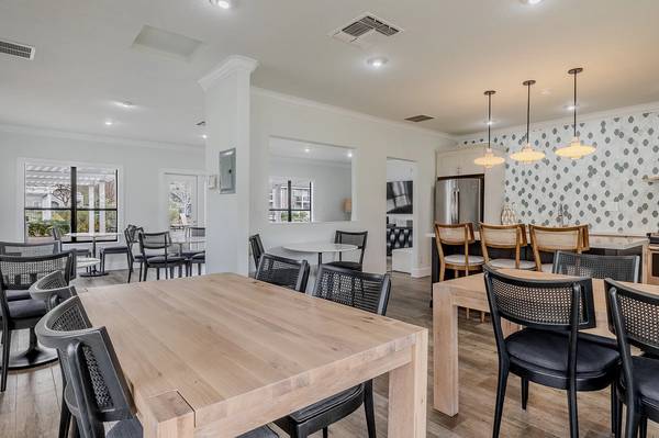 Apartments on N Lake Dr · Dublin photo 5