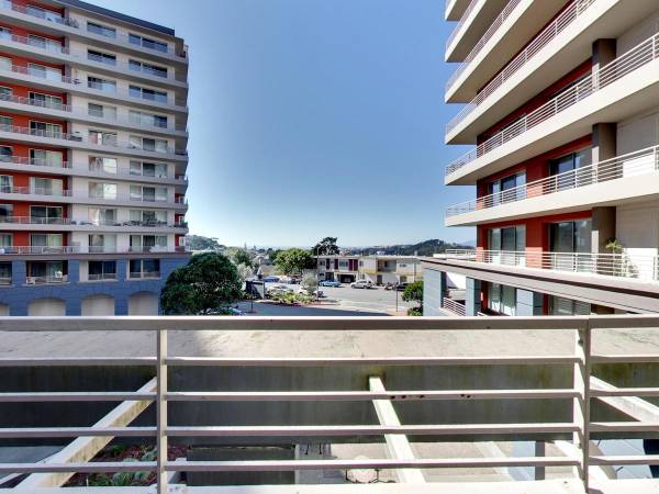 Avalon Sunset Towers photo 3