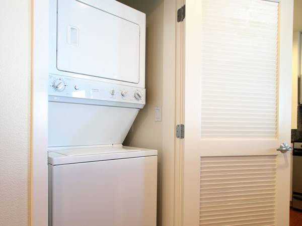 Apartments on Moreland Way · Santa Clara photo 2