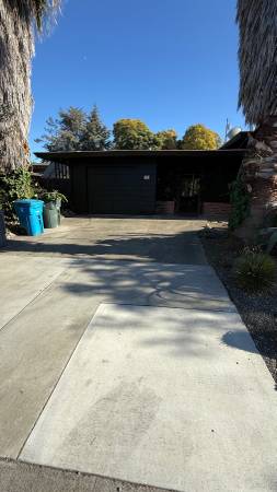 3BR/2BA Single Family House on Los Santos Ct · Vallejo photo 2