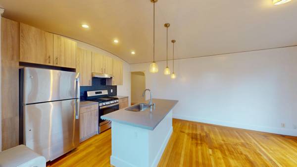 1801 Gough photo 4
