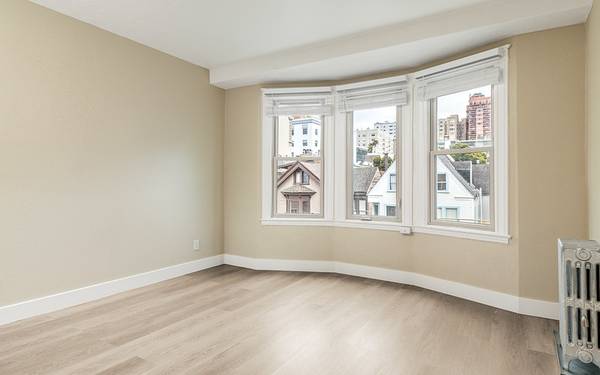 1835 Vallejo photo 4