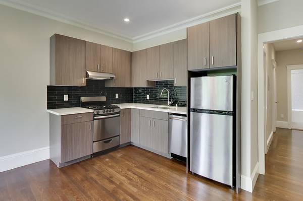 1760 GOLDEN GATE Apartments photo 5
