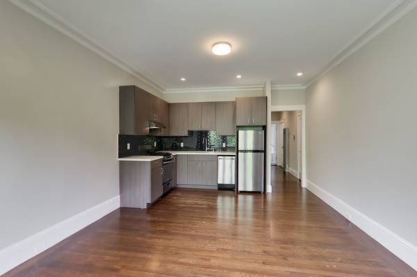 1760 GOLDEN GATE Apartments photo 2